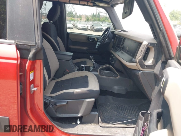 2023 Ford Bronco z VIN 1FMDE5BH8PLB24394, wystawiony jako IAAI lot #42449638 z przebiegiem 96 046 mil mil oraz . Historia ofert i sprzedaży dostępna na DreamBid. Obrazek 5.
