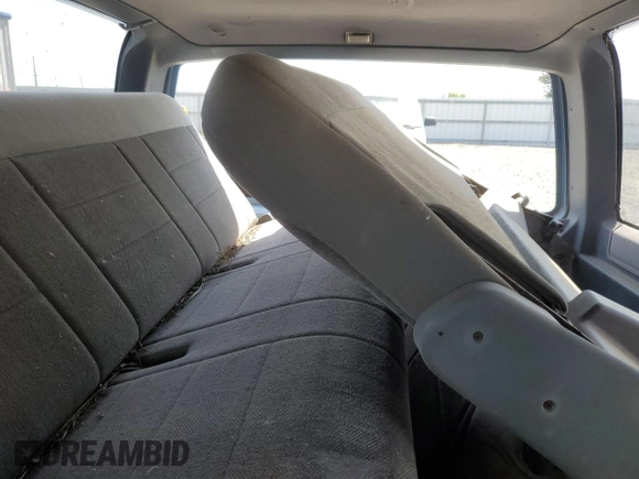 1996 Ford Bronco с VIN 1FMCU14T8LUA08609, выставлен на аукционе Copart как лот 61144575 с пробегом 8 185 миль миль и Чистый • Clean title. История ставок и продаж доступна на DreamBid. Изображение 10.