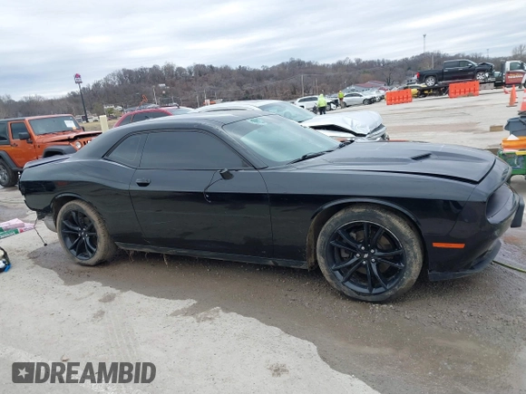 2017 Dodge Challenger SXT z VIN 2C3CDZAG5HH501706, wystawiony jako IAAI lot #41508621 z przebiegiem 93 658 mil mil oraz . Historia ofert i sprzedaży dostępna na DreamBid. Obrazek 13.