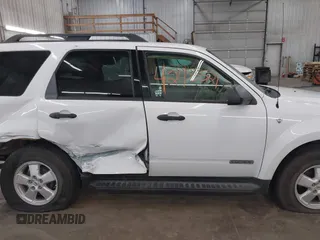 2008 Ford Escape XLT z VIN 1FMCU93108KB04610, wystawiony jako IAAI lot #42453521 z przebiegiem 186 306 mil mil oraz . Historia ofert i sprzedaży dostępna na DreamBid. Obrazek 13.