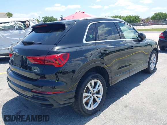 2024 Audi Q3 S line Premium z VIN WA1DECF39R1055263, wystawiony jako IAAI lot #42270200 z przebiegiem 29 691 mil mil oraz . Historia ofert i sprzedaży dostępna na DreamBid. Obrazek 4.