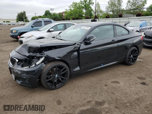2018 BMW 2 Series 230i xDrive z VIN WBA2J3C52JVA52300, wystawiony jako Copart lot #54372704 z przebiegiem 42 919 mil mil oraz Nie do naprawy • Non repairable. Historia ofert i sprzedaży dostępna na DreamBid. Obrazek 1.