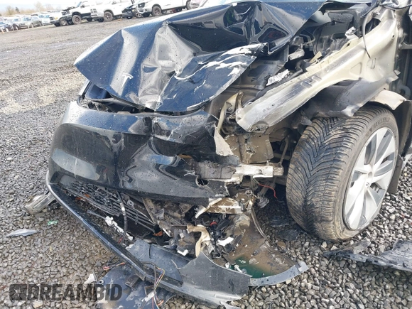 2022 Tesla Model Y Long Range z VIN 7SAYGDEE4NF447985, wystawiony jako IAAI lot #41811782 z przebiegiem 81 973 mil mil oraz . Historia ofert i sprzedaży dostępna na DreamBid. Obrazek 6.