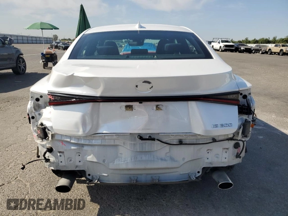 2021 Lexus IS 300 z VIN JTHCA1D20M5114499, wystawiony jako Copart lot #62119075 z przebiegiem 77 530 mil mil oraz Szkoda całkowita • Salvage title. Historia ofert i sprzedaży dostępna na DreamBid. Obrazek 6.