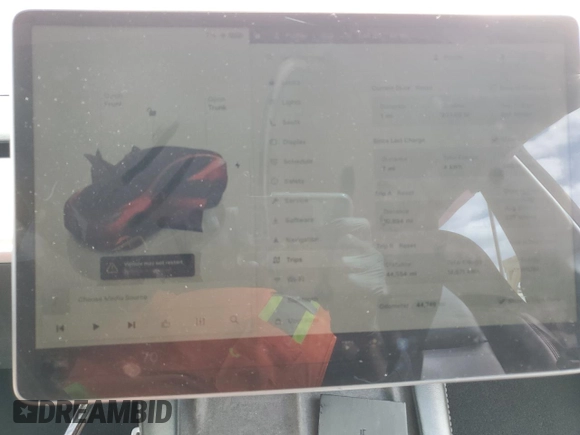 2023 Tesla Model Y Performance z VIN 7SAYGDEF2PF591238, wystawiony jako Copart lot #51991025 z przebiegiem 44 749 mil mil oraz Szkoda całkowita • Salvage title. Historia ofert i sprzedaży dostępna na DreamBid. Obrazek 9.