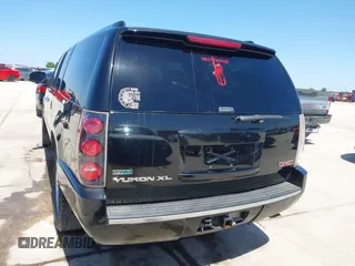 2011 GMC Yukon XL Denali z VIN 1GKS2MEFXBR332506, wystawiony jako IAAI lot #41954317 z przebiegiem 178 036 mil mil oraz . Historia ofert i sprzedaży dostępna na DreamBid. Obrazek 17.