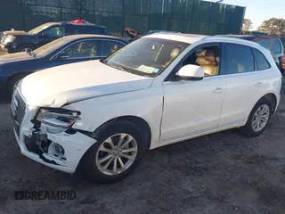 2014 Audi Q5 Premium Plus with VIN WA1LFAFP7EA106060, listed as a IAAI auction lot 41444016 with 106,183 mi miles. Bid and sale history available at carsss.com. Image 14.