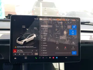 2023 Tesla Model 3 z VIN 5YJ3E1EA7PF611306, wystawiony jako IAAI lot #42826820 z przebiegiem 24 422 mil mil oraz . Historia ofert i sprzedaży dostępna na DreamBid. Obrazek 19.