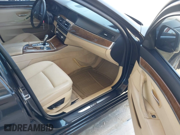 2012 BMW 5 Series 528i z VIN WBAXG5C56CDW24247, wystawiony jako IAAI lot #42285403 z przebiegiem 149 819 mil mil oraz . Historia ofert i sprzedaży dostępna na DreamBid. Obrazek 5.