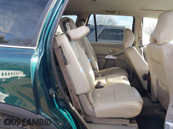 2004 Volvo XC90 with VIN YV1CZ59H641115883, listed as a IAAI auction lot 41643395 with 200,009 mi miles. Bid and sale history available at carsss.com. Image 8.