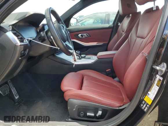 2022 BMW 3 Series 330i xDrive z VIN 3MW5R7J04N8C48281, wystawiony jako Copart lot #53511495 z przebiegiem 24 542 mil mil oraz Czysty tytuł • Clean title. Historia ofert i sprzedaży dostępna na DreamBid. Obrazek 7.