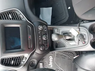 2019 Jeep Cherokee Latitude z VIN 1C4PJLCB2KD455843, wystawiony jako IAAI lot #42779247 z przebiegiem 65 576 mil mil oraz . Historia ofert i sprzedaży dostępna na DreamBid. Obrazek 11.