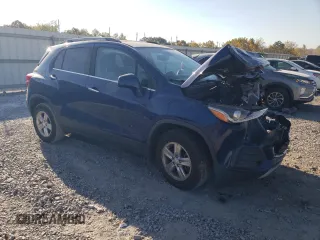 2017 Chevrolet Trax LT with VIN 3GNCJPSB3HL184843, listed as a Copart auction lot 77390324 with 89,636 mi miles and Salvage Title. Bid and sale history available at carsss.com. Image 4.
