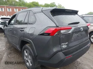 2024 Toyota RAV4 Hybrid LE с VIN 2T3LWRFV0RW201327, выставлен на аукционе IAAI как лот 42308254 с пробегом 8 425 миль миль и . История ставок и продаж доступна на DreamBid. Изображение 3.
