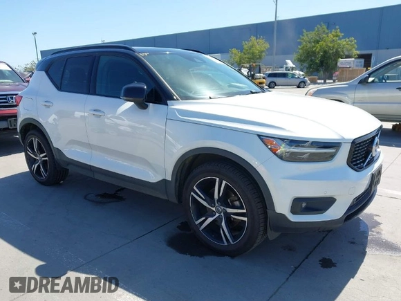 2021 Volvo XC40 R-Design with VIN YV4162UM5M2395943, listed as a IAAI auction lot 41979672 with 66,318 mi miles and . Bid and sale history available at carsss.com. Image 1.