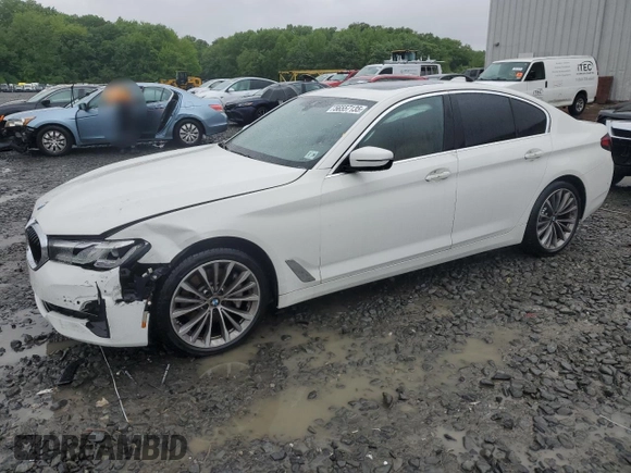 2021 BMW 5 Series 530i xDrive z VIN WBA13BJ03MCG98761, wystawiony jako Copart lot #56557135 z przebiegiem Nie podano mil oraz Szkoda całkowita • Salvage title. Historia ofert i sprzedaży dostępna na DreamBid. Obrazek 1.