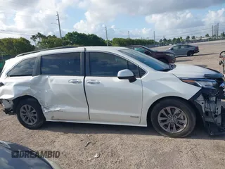 2021 Toyota Sienna XLE with VIN 5TDYRKEC7MS017968, listed as a IAAI auction lot 42145440 with 85,989 mi miles and . Bid and sale history available at DreamBid. Image 14.