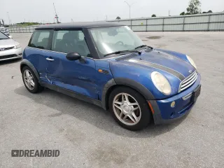 2005 MINI Hardtop z VIN WMWRC33575TJ72830, wystawiony jako Copart lot #53948105 z przebiegiem 121 751 mil mil oraz Szkoda całkowita • Salvage title. Historia ofert i sprzedaży dostępna na DreamBid. Obrazek 4.