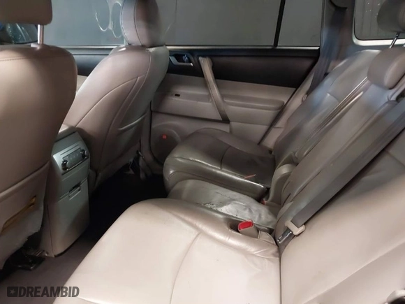 2012 Toyota Highlander with VIN 5TDBK3EH7CS112265, listed as a IAAI auction lot 41923167 with 113,655 mi miles. Bid and sale history available at carsss.com. Image 8.