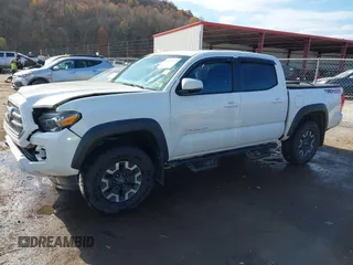 2017 Toyota Tacoma SR5 with VIN 3TMCZ5AN8HM063513, listed as a IAAI auction lot 40703177 with 42,323 mi miles and . Bid and sale history available at carsss.com. Image 21.