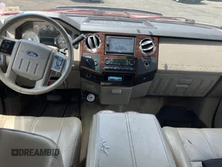 2008 Ford F-250 XL z VIN 1FTSW21568EB00082, wystawiony jako Copart lot #62956565 z przebiegiem 240 495 mil mil oraz Czysty tytuł • Clean title. Historia ofert i sprzedaży dostępna na DreamBid. Obrazek 9.