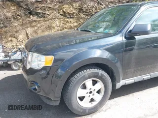 2010 Ford Escape XLT z VIN 1FMCU9DGXAKD25432, wystawiony jako IAAI lot #42195798 z przebiegiem 135 080 mil mil oraz . Historia ofert i sprzedaży dostępna na DreamBid. Obrazek 16.
