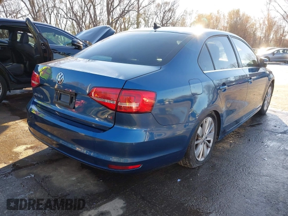 2015 Volkswagen Jetta SE with VIN 3VWD07AJ2FM257987, listed as a IAAI auction lot 41009826 with 112,213 mi miles and . Bid and sale history available at DreamBid. Image 4.