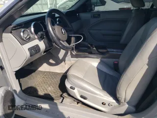 2005 Ford Mustang Deluxe z VIN 1ZVFT84N955199627, wystawiony jako Copart lot #53559625 z przebiegiem 138 799 mil mil oraz Szkoda całkowita • Salvage title. Historia ofert i sprzedaży dostępna na DreamBid. Obrazek 7.