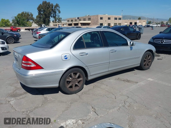 2007 Mercedes-Benz C 280 Luxury с VIN WDBRF54H17A940538, выставлен на аукционе IAAI как лот 42236100 с пробегом 147 781 миль миль и . История ставок и продаж доступна на DreamBid. Изображение 4.
