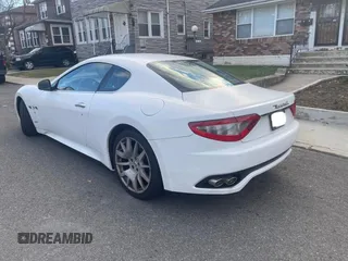 2009 Maserati GranTurismo with VIN ZAMGJ45A690043450, listed as a Copart auction lot 42032305 with 51,080 mi miles and Clean Title. Bid and sale history available at carsss.com. Image 3.