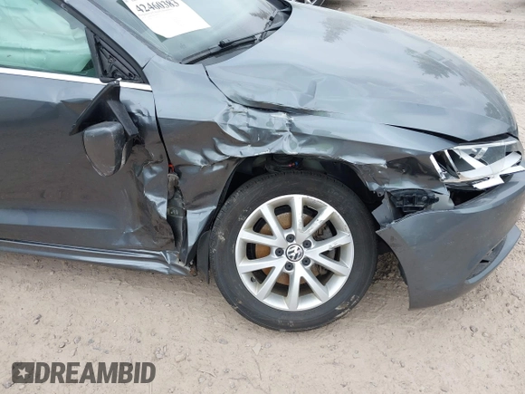 2014 Volkswagen Jetta SE with VIN 3VWD07AJ2EM209176, listed as a IAAI auction lot 42460383 with 172,550 mi miles and . Bid and sale history available at DreamBid. Image 6.