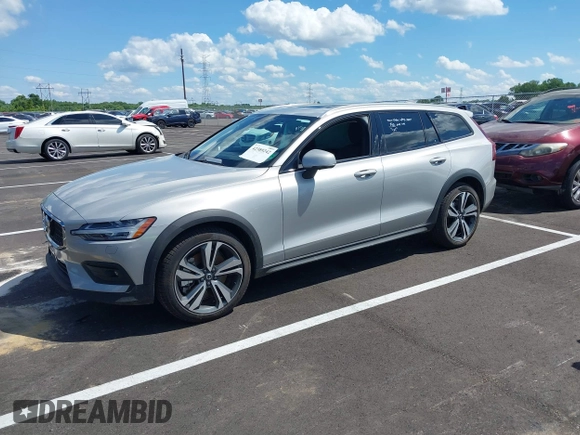 2025 Volvo V60 Plus z VIN YV4L12WK3S2148033, wystawiony jako IAAI lot #42389242 z przebiegiem 1 471 mil mil oraz . Historia ofert i sprzedaży dostępna na DreamBid. Obrazek 17.