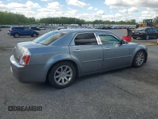 2006 Chrysler 300 C z VIN 2C3LA63HX6H439925, wystawiony jako Copart lot #56059655 z przebiegiem 206 856 mil mil oraz Czysty tytuł • Clean title. Historia ofert i sprzedaży dostępna na DreamBid. Obrazek 3.