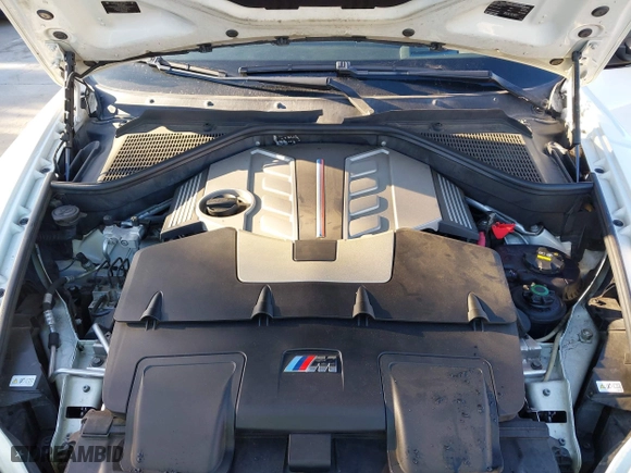 2012 BMW X6 M with VIN 5YMGZ0C59CLK14913, listed as a IAAI auction lot 41635362 with 137,979 mi miles. Bid and sale history available at carsss.com. Image 10.
