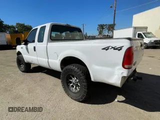 2001 Ford F-250 XL z VIN 3FTNX21L81MA87019, wystawiony jako Copart lot #64358625 z przebiegiem 177 555 mil mil oraz Czysty tytuł • Clean title. Historia ofert i sprzedaży dostępna na DreamBid. Obrazek 4.
