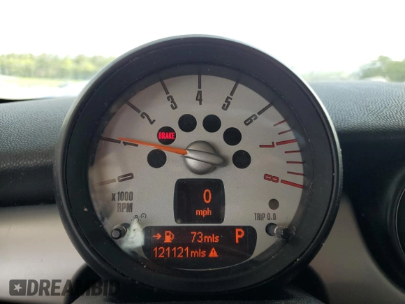 2011 MINI Hardtop with VIN WMWSU3C52BT252207, listed as a Copart auction lot 62735905 with 121,121 mi miles and Salvage title. Bid and sale history available at DreamBid. Image 9.