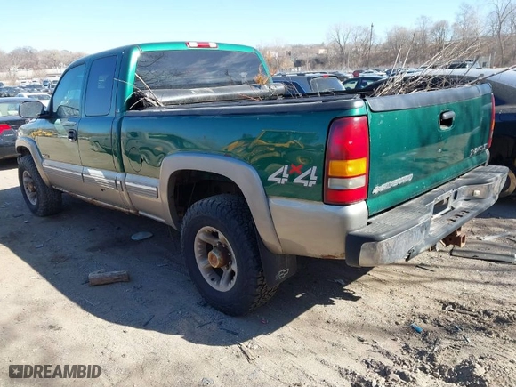 2000 Chevrolet Silverado 2500 LT with VIN 1GCGK29U9YE375586, listed as a IAAI auction lot 41871108 with NaN miles. Bid and sale history available at carsss.com. Image 3.