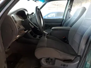 2001 Ford Explorer XLT with VIN 1FMZU83P71ZA33864, listed as a Copart auction lot 80287744 with 204,581 mi miles and Salvage title. Bid and sale history available at DreamBid. Image 7.