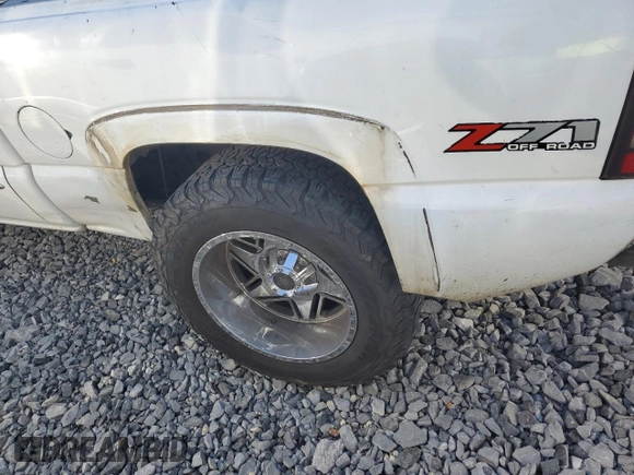 2005 GMC Sierra 1500 SLT z VIN 2GTEK13T451173124, wystawiony jako Copart lot #85948624 z przebiegiem Nie podano mil oraz Szkoda całkowita • Salvage title. Historia ofert i sprzedaży dostępna na DreamBid. Obrazek 9.