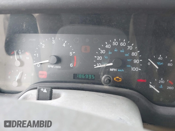 2000 Jeep Wrangler SE with VIN 1J4FA29P0YP728370, listed as a IAAI auction lot 41788463 with 186,995 mi miles. Bid and sale history available at carsss.com. Image 7.