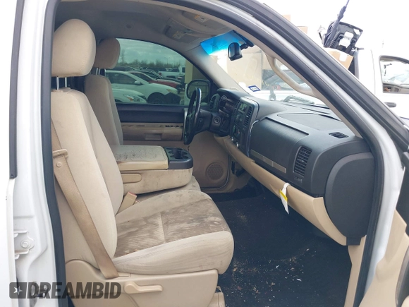 2009 Chevrolet Silverado 1500 LT with VIN 3GCEC23J49G131129, listed as a IAAI auction lot 41778537 with 209,262 mi miles. Bid and sale history available at carsss.com. Image 5.