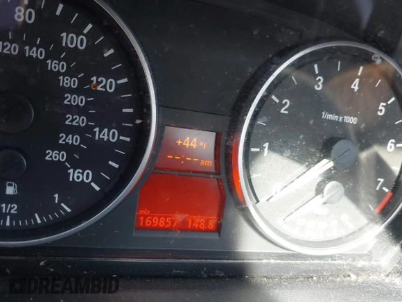 2007 BMW 3 Series 328i with VIN WBAVC53547FZ76093, listed as a IAAI auction lot 41852963 with 169,857 mi miles and . Bid and sale history available at carsss.com. Image 7.