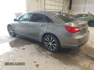 2013 Chrysler 200 Limited with VIN 1C3CCBCG9DN701934, listed as a IAAI auction lot 42096196 with 165,839 mi miles. Bid and sale history available at carsss.com. Image 3.