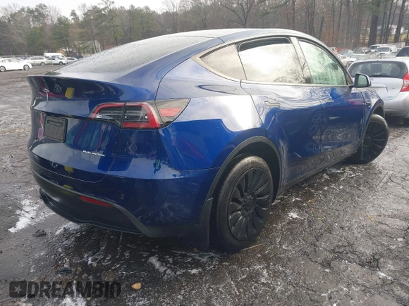 2024 Tesla Model Y Long Range with VIN 7SAYGDEE1RA319271, listed as a IAAI auction lot 41530466 with 7,934 mi miles. Bid and sale history available at carsss.com. Image 4.