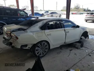 2015 Volkswagen Passat SE with VIN 1VWBS7A33FC026231, listed as a Copart auction lot 52021205 with 180,507 mi miles and Salvage title. Bid and sale history available at DreamBid. Image 3.