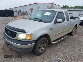 2000 Ford F-150 XL with VIN 1FTZX1725YNC17400, listed as a IAAI auction lot 42031955 with 1 mi miles. Bid and sale history available at carsss.com. Image 2.