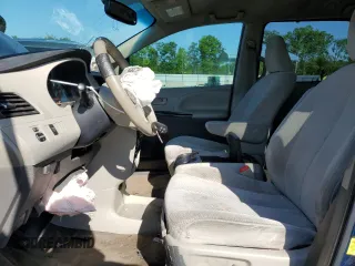 2011 Toyota Sienna LE AAS с VIN 5TDKK3DC9BS151475, выставлен на аукционе Copart как лот 54711715 с пробегом 179 100 миль миль и Списание • Salvage title. История ставок и продаж доступна на DreamBid. Изображение 7.