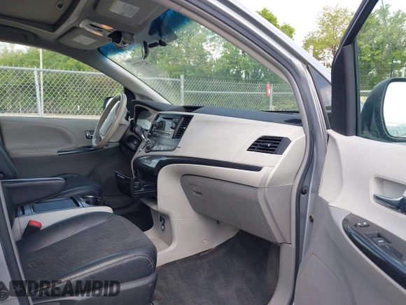2011 Toyota Sienna SE with VIN 5TDXK3DC4BS152605, listed as a IAAI auction lot 42197758 with 202,829 mi miles and . Bid and sale history available at DreamBid. Image 5.