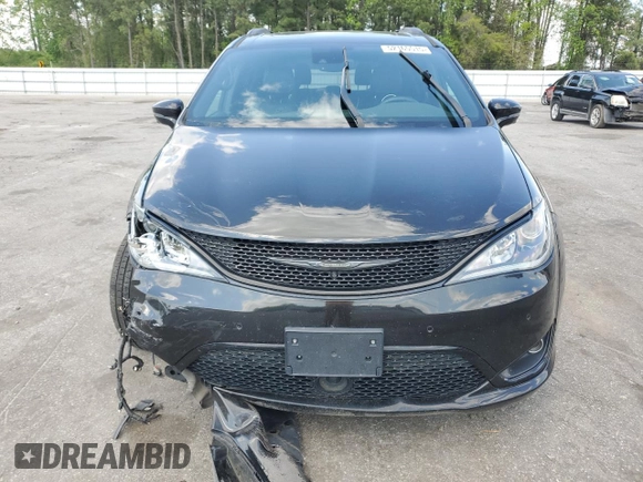 2018 Chrysler Pacifica Limited z VIN 2C4RC1GG9JR261500, wystawiony jako Copart lot #52165515 z przebiegiem 100 258 mil mil oraz Szkody całkowita. Historia ofert i sprzedaży dostępna na DreamBid. Obrazek 5.