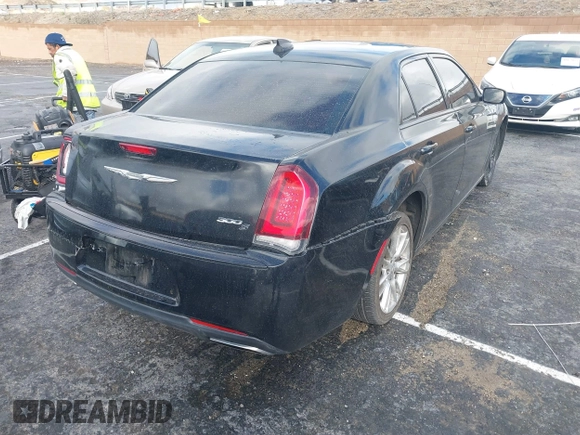 2018 Chrysler 300 with VIN 2C3CCABGXJH239934, listed as a IAAI auction lot 41517944 with 140,699 mi miles. Bid and sale history available at carsss.com. Image 4.